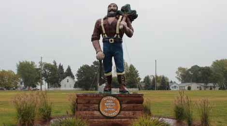 Michigan Roadside Attractions: Paul Bunyan Statue in Oscoda