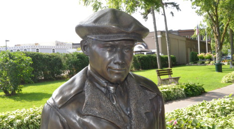 Michigan Roadside Attractions: Ernest Hemingway Statue in Petoskey