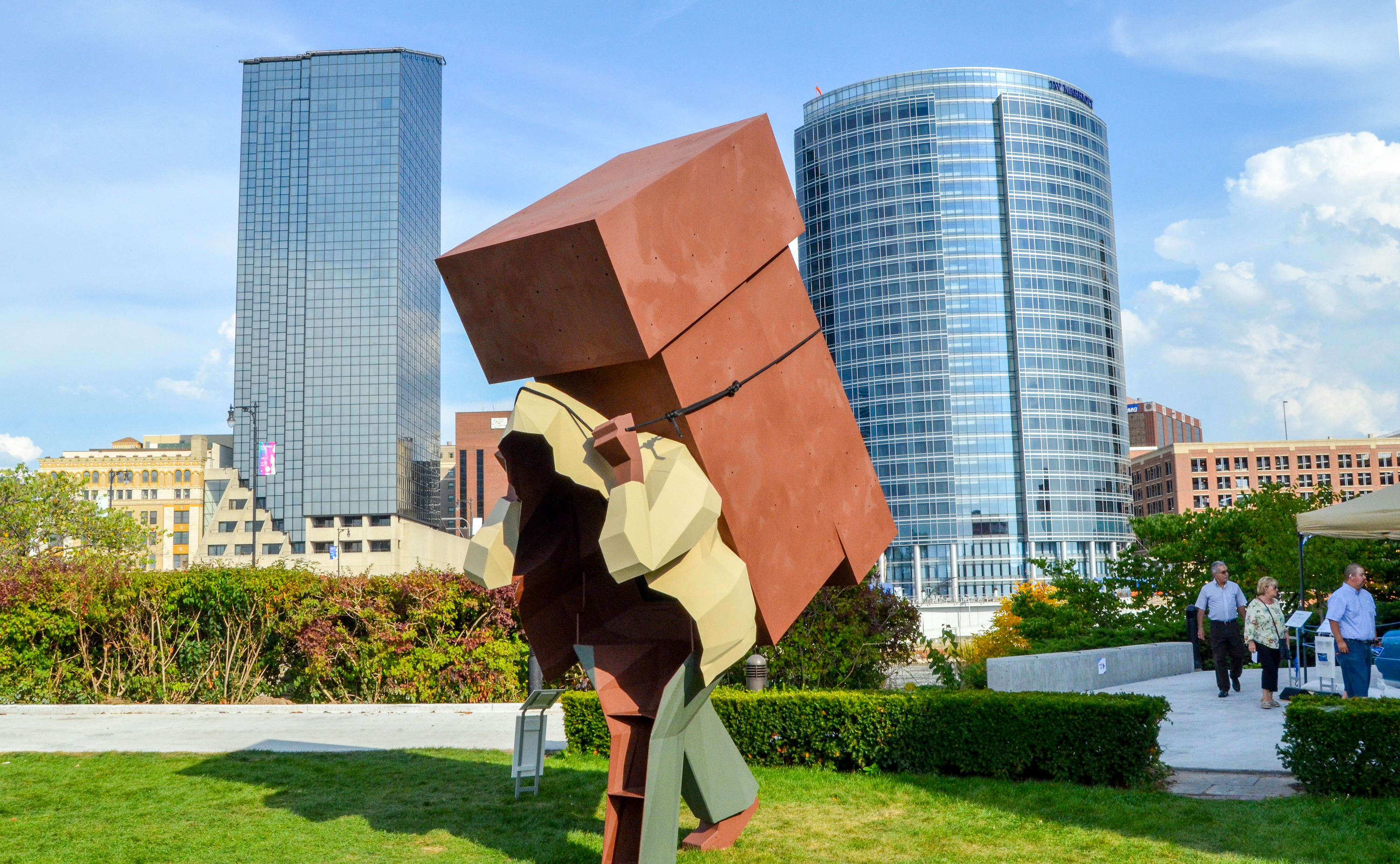 "Laborer" by Mike Wsol, in front of the Grand Rapids Public Museum