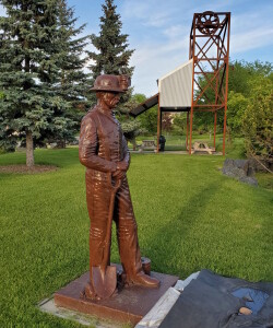Iron Mountain Miner Statue Millie Hill Cahpin Pit