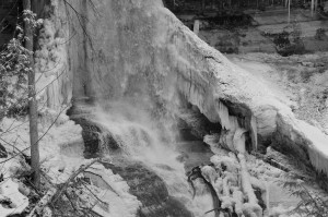 Munising Falls base black white 2022 winter waterfalls