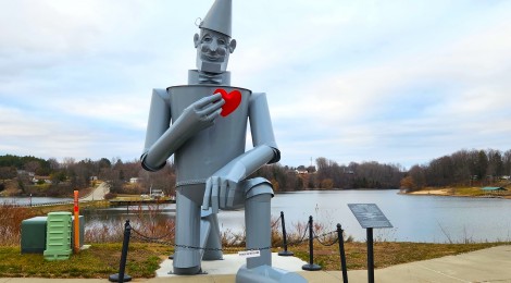 Michigan Roadside Attractions: The Hart Tin Man