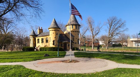Curwood Castle Park, Owosso: Beauty and History on the Banks of the Shiawassee River